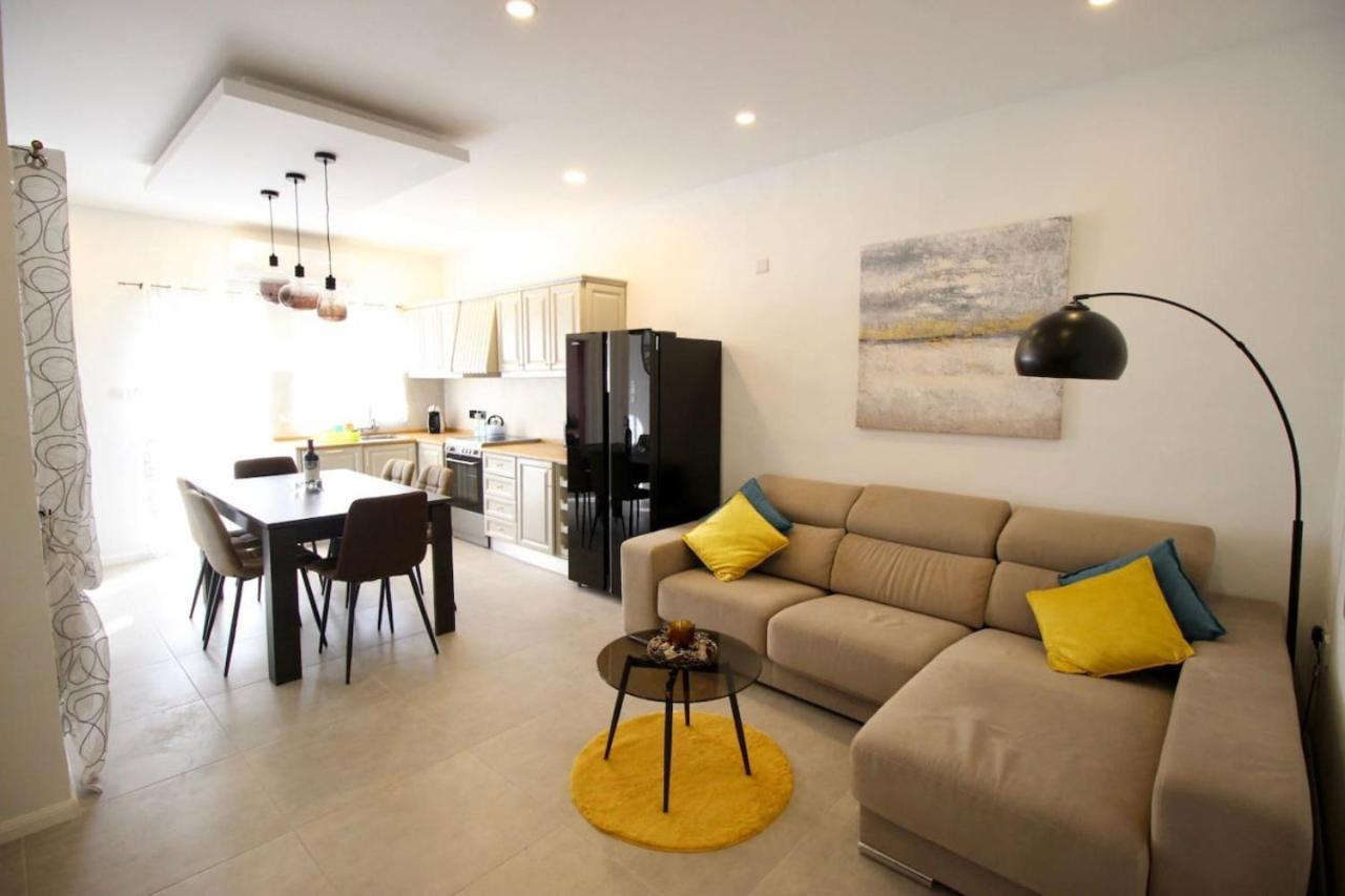 Gzira 3 Bedroom Apartment Exterior photo