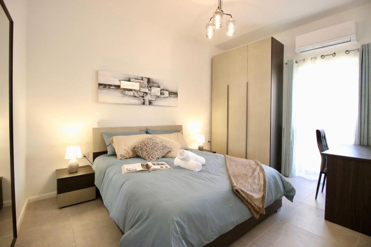 Gzira 3 Bedroom Apartment Exterior photo