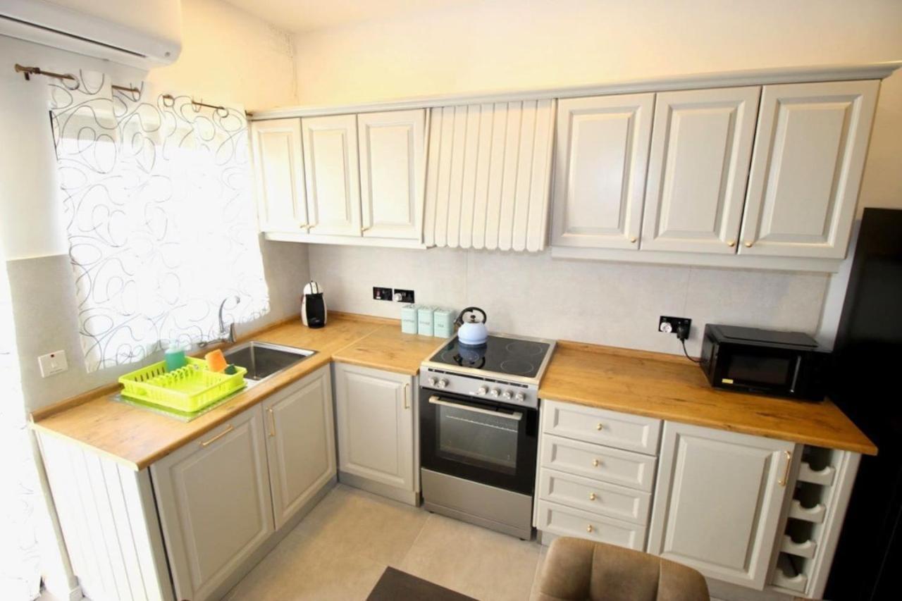 Gzira 3 Bedroom Apartment Exterior photo